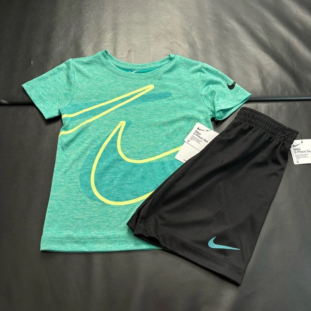 NWT Nike Athletic Set Boys Size 6 - Picture 1 of 3